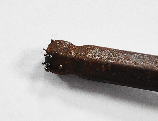 噴丸過程中丸料吸附是什么原因？